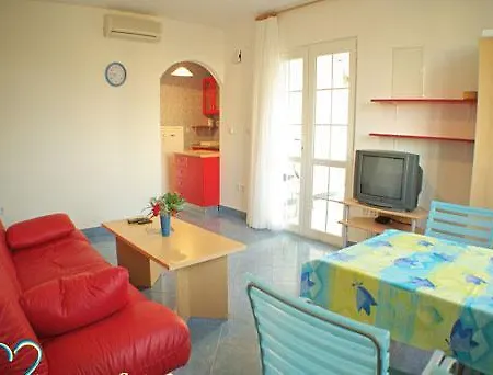 Apartment Apartman Podvrske Beach 4+1 Id 542 Murter